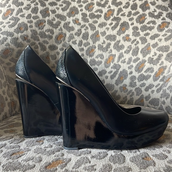 Mark & James by Badgley Mischka Dante Black Wedge Floating Heel Pumps - Picture 4 of 5